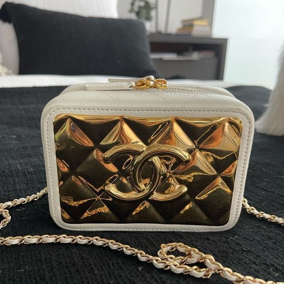 Chanel handbag.  - Picture 3 of 6